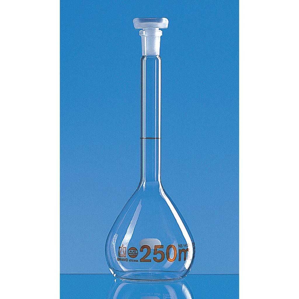 Matraz aforado BLAUBRAND  ETERNA  clase A con certificado  x 50ml  Boro 3.3 NS 14/23  tapón en  PP. Compra por múltiplo de 2/Precio x un. Brand.